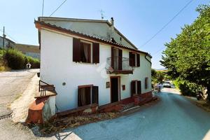 CASA SEMINDIPENDENTE A GUBBIO