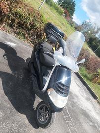 Piaggio "Super Hexagon" GTX 180