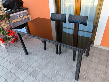 tavolo da esterno con sedie