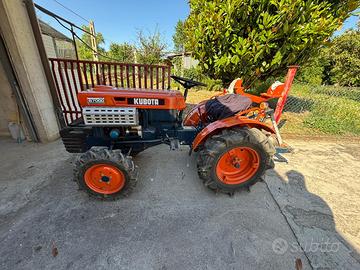 Trattore Kubota B7000