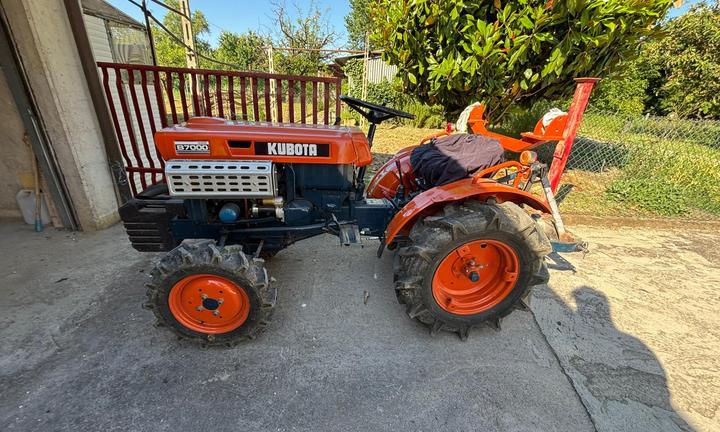Trattore Kubota B7000