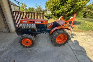 Trattore Kubota B7000