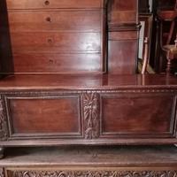 Cassapanca antica intagliata