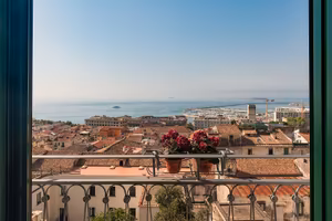 TRILOCALE ARREDATO con vista mare mozzafiato