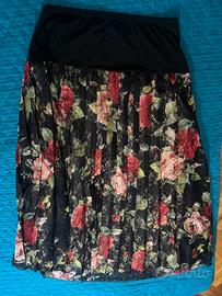 Gonna in pizzo con fiori