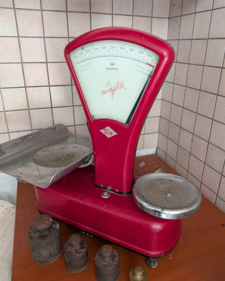 Bilancia d'epoca Mongelli Mod. 36 con 4 pesi origi