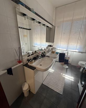 Mobile bagno laccato bianco con due lavndini