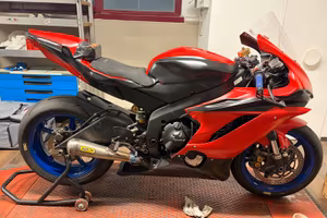 Yamaha R6 pronto pista