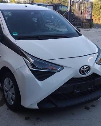 TOYOTA - Aygo - Connect 1.0 VVT-i 72 CV 5p. x-cite