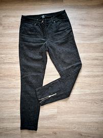 Pantaloni nero broccato da donna.  H&M. Taglia S.