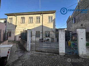 In pieno centro, abitazione indipendente con giard