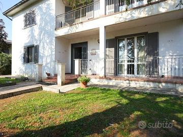 Villa su lotto di 1.280 m² con parco di 1.100 m²