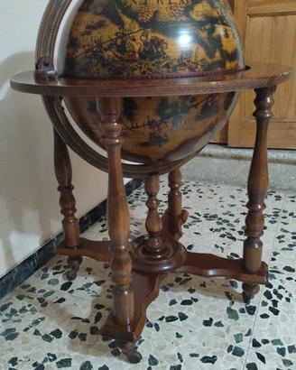 MAPPAMONDO IN LEGNO CON VANO BOTTIGLIE