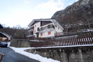 MANSARDA A ANTEY-SAINT-ANDRÉ