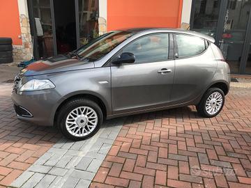 Lancia Ypsilon 0.9 TwinAir 85 CV 5 porte Metano Ec