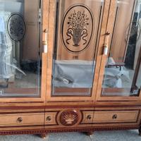 Vetrina in stile classico nuova, ancora imballata