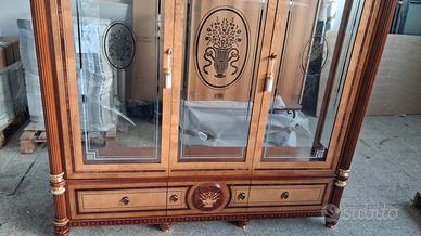 Vetrina in stile classico nuova, ancora imballata