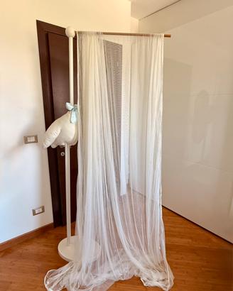 Cigogna decorativa e  porta zanzariera per culla