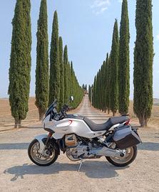Moto Guzzi Mandello V100