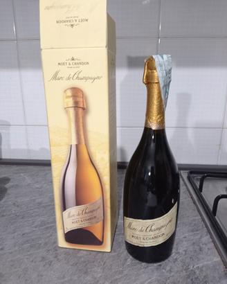 bottiglia di moet & chandon