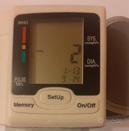 Misuratore di pressione da polso funzionante 