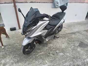 Kymco ak 550