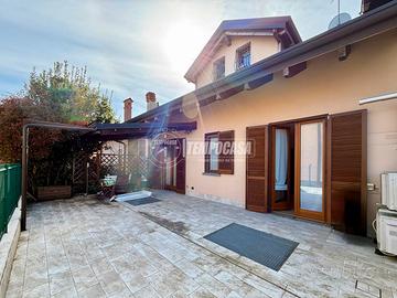 VILLA A SCHIERA CON TAVERNA, SPAZIO ESTERNO E BOX