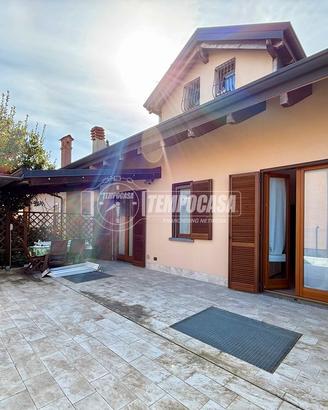 VILLA A SCHIERA CON TAVERNA, SPAZIO ESTERNO E BOX