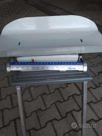 Vecchia bilancia vintage pesa neonato