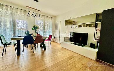 MODERNO TRILOCALE CON 2 TERRAZZI E AMPIO BOX AUTO