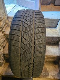 Pneumatici invernali 225/45/R19 96H Pirelli