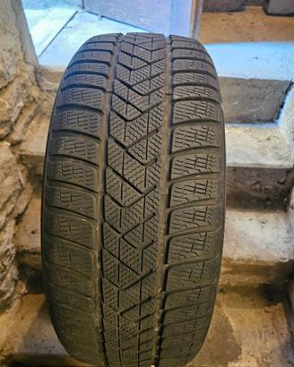 Pneumatici invernali 225/45/R19 96H Pirelli