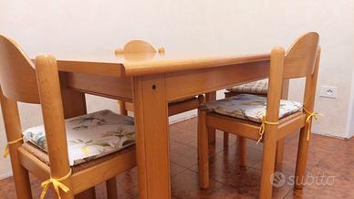 TAVOLO CON PANCA ANGOLARE, TRE SEDIE