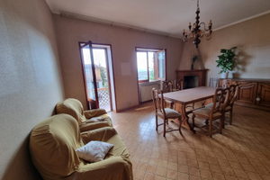 In zona centrale e servita, appartamento mq.110 c