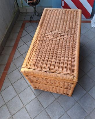 baule in vimini intrecciato