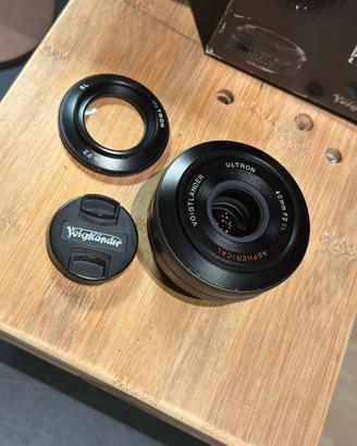 Voigtlander 40mm F/2 Ultron SL II Canon  EF
