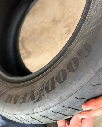 4 gomme good year 235/60 R18