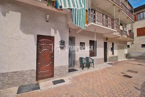 SOLUZIONE INDIPENDENTE RISTRUTTURATA IN CORTE !!!