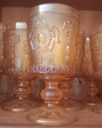 “Servizio bicchieri vintage in vetro ambra