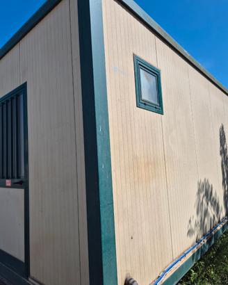 Box coibentato prefabbricato m 7,5 x 2,5