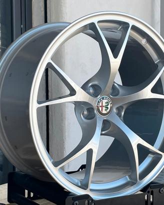 CERCHI IN LEGA FORGIATI ALFA ROMEO GIULIA QV 19 PO