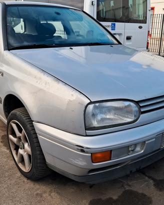 Volkswagen Golf 3 anno 1996 ricambi usati