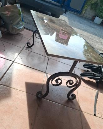 tavolino in marmo con base in ferro battuto