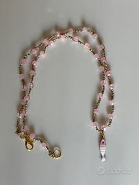 Collana a uncinetto con cristalli rosa e ciondolo