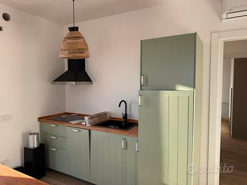 Cucina con isola completa