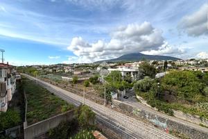 3 LOCALI A TORRE ANNUNZIATA