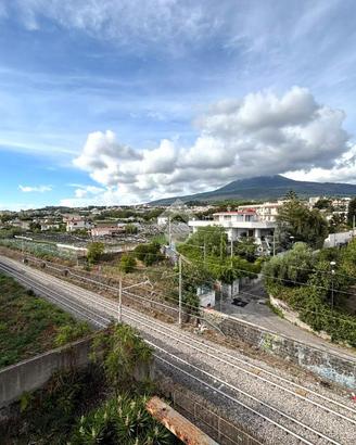 3 LOCALI A TORRE ANNUNZIATA