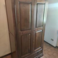 Armadio due ante in legno di castagno
