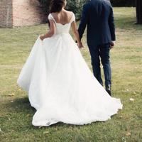 ABITO DA SPOSA SARTORIALE – Pizzo e Scollo Omerale