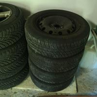 4 CERCHI DA 15 POLLICI COMPLETI DI GOMME 185/60/15